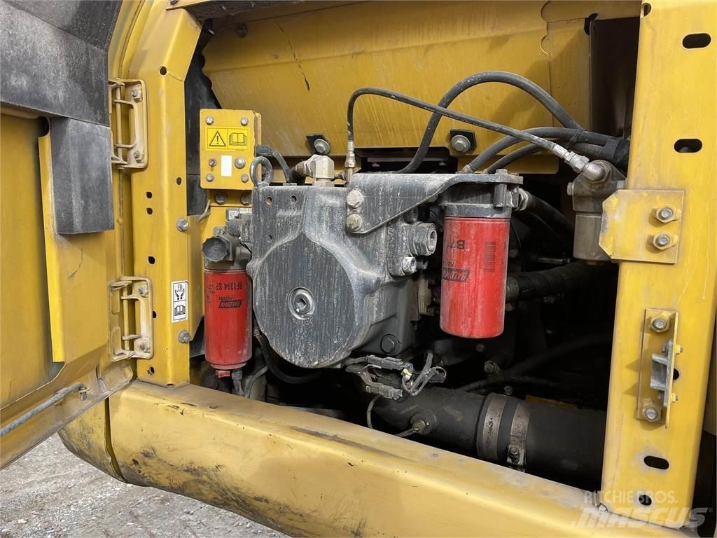 Komatsu PC210 LC-8 Pásové rýpadlá