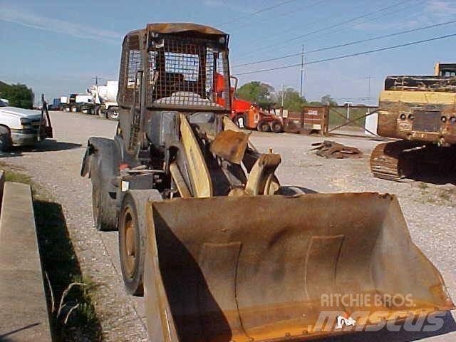 Komatsu WA100 Kolesové nakladače
