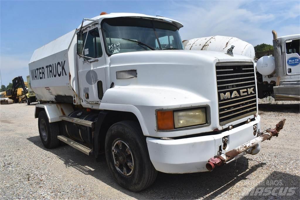 Mack CH613 Cisternové nákladné vozidlá