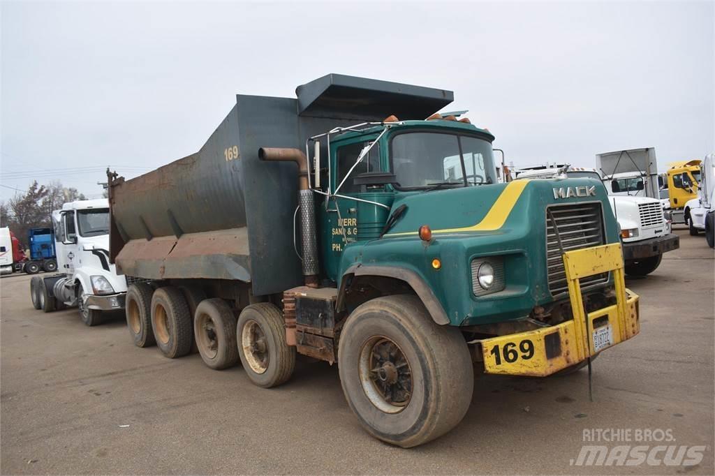 Mack DM688 Sklápače