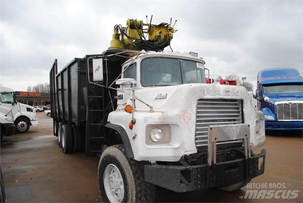 Mack DM690S Autožeriavy, hydraulické ruky