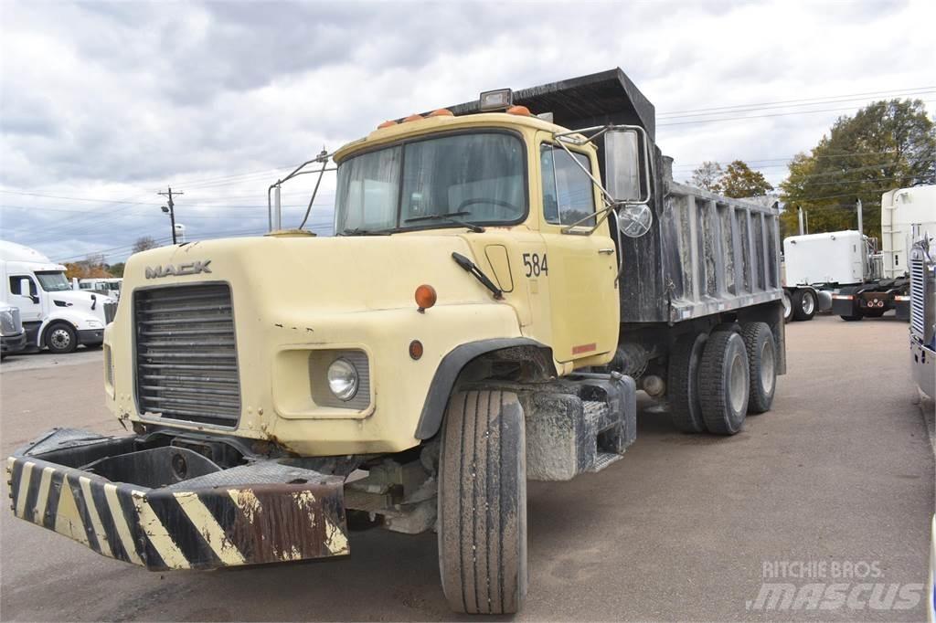 Mack DM690S Sklápače