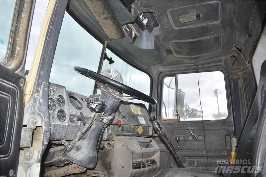 Mack DM690S Sklápače
