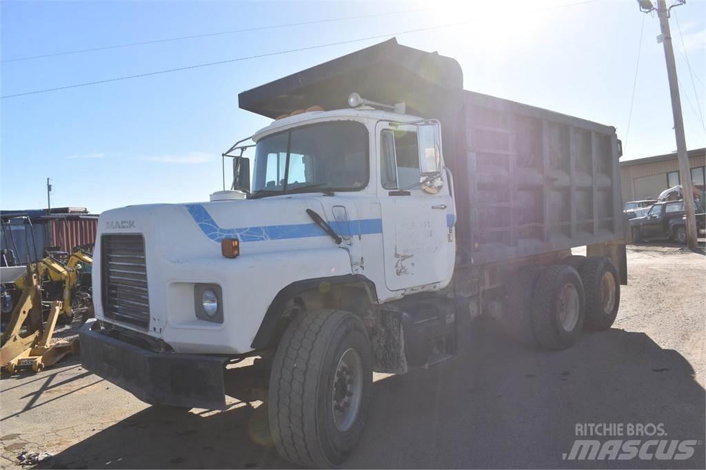Mack DM690S Sklápače