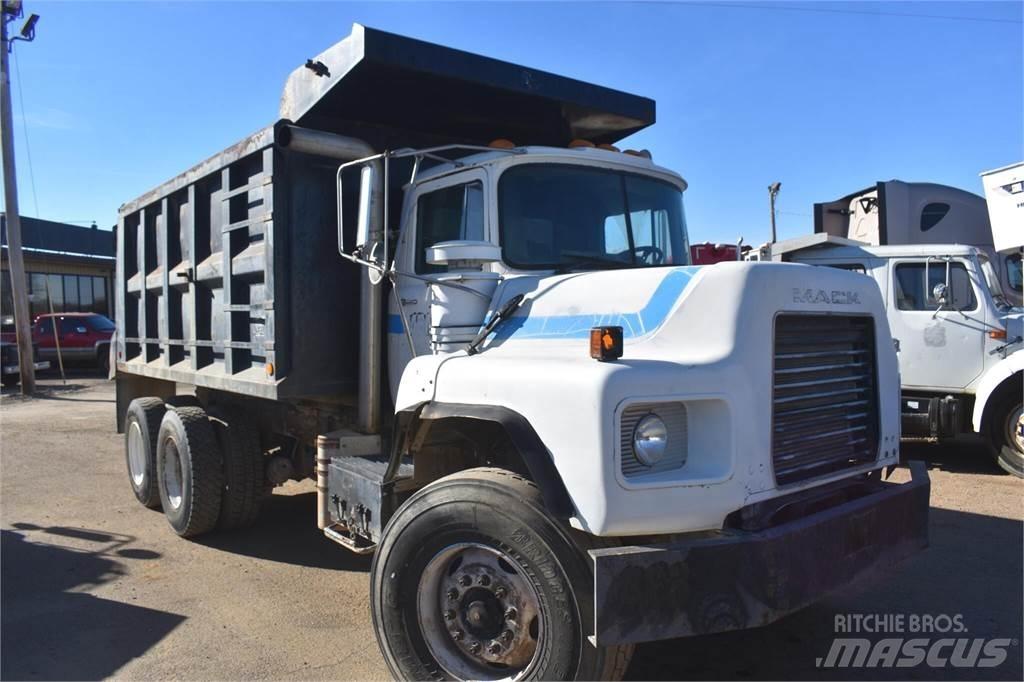 Mack DM690S Sklápače
