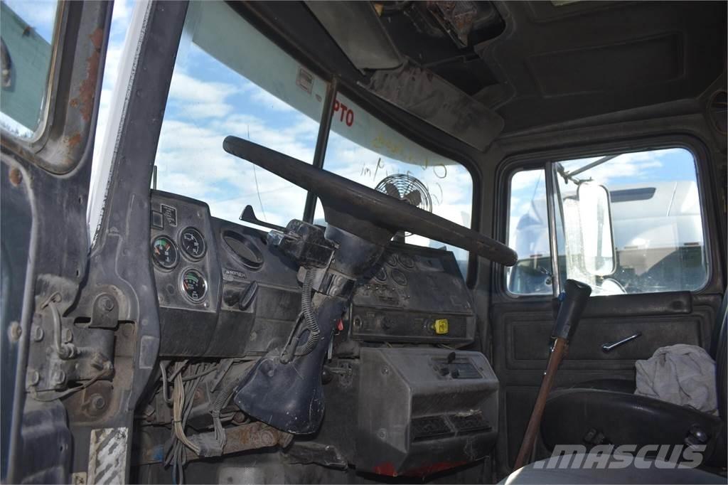 Mack RD688S Sklápače