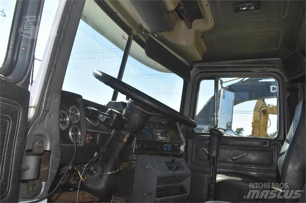 Mack RD690S Sklápače