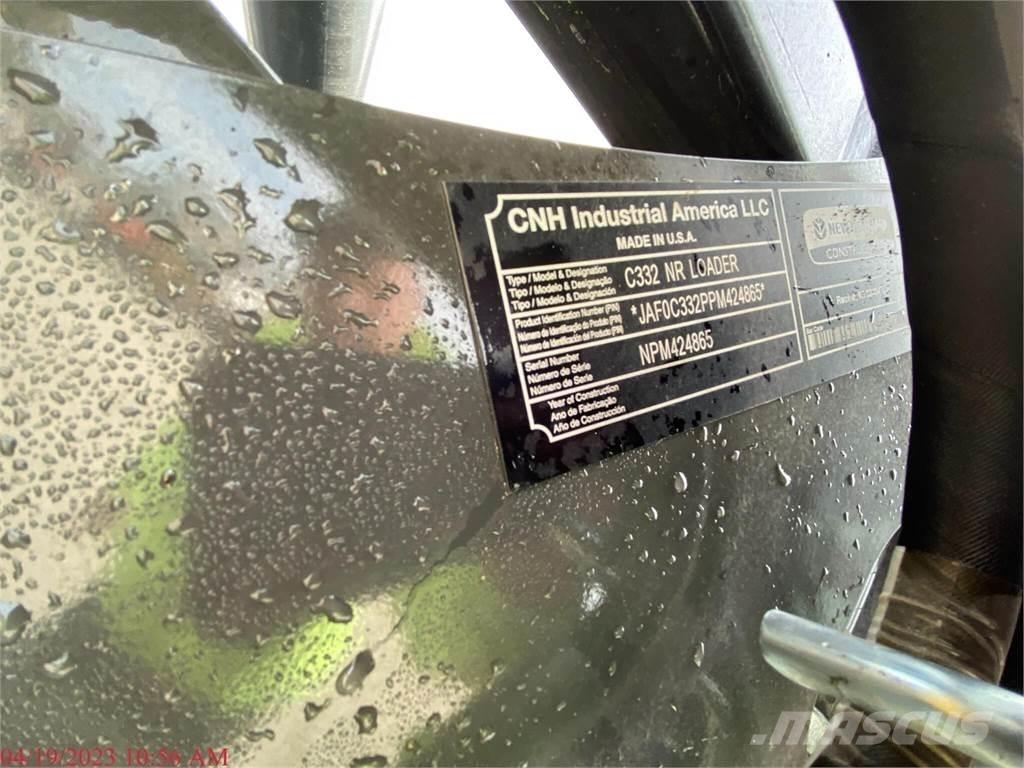 New Holland C332 Šmykom riadené nakladače