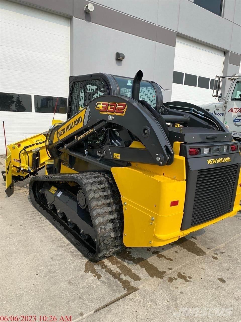 New Holland C332 Šmykom riadené nakladače