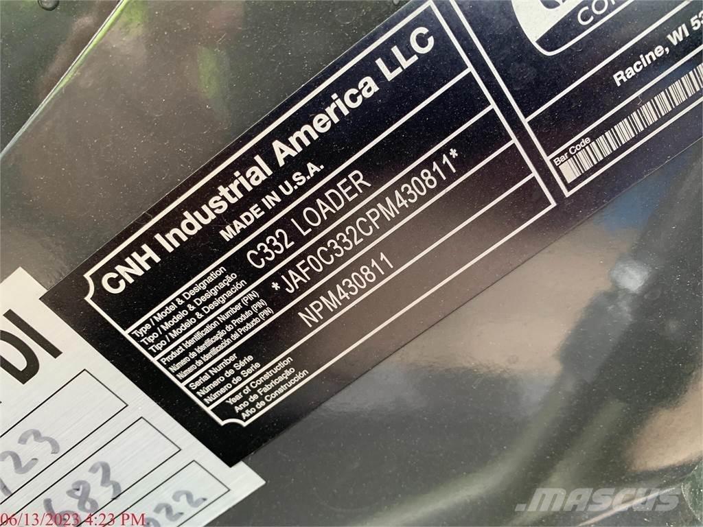 New Holland C332 Šmykom riadené nakladače