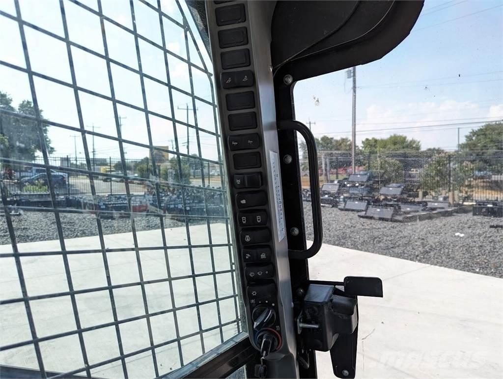 New Holland C362 Šmykom riadené nakladače