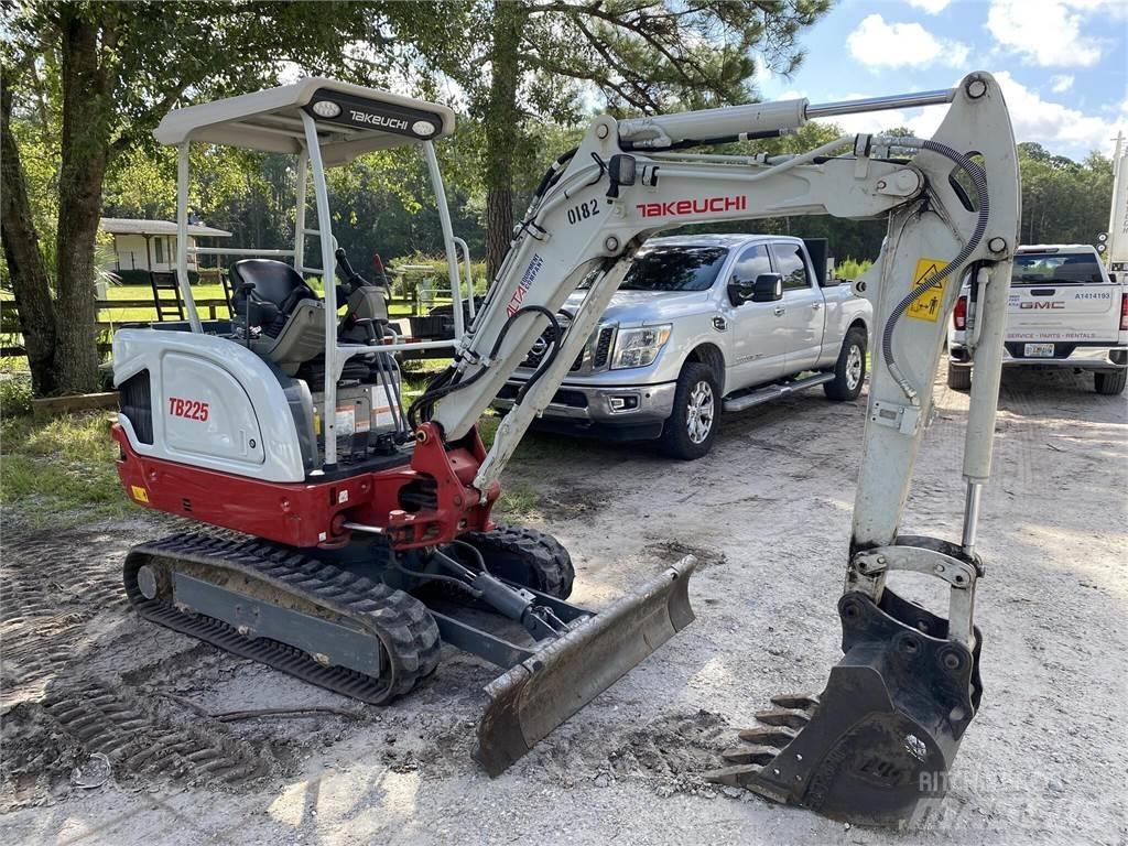 Takeuchi TB225 Mini rýpadlá < 7t