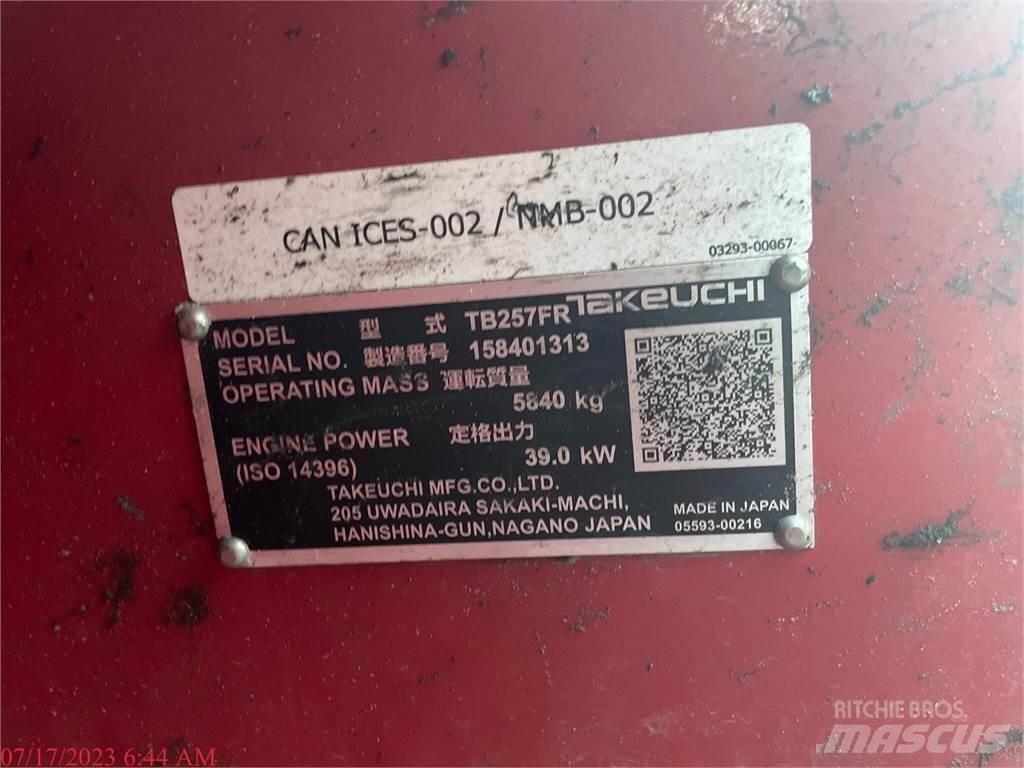 Takeuchi TB257FR Pásové rýpadlá