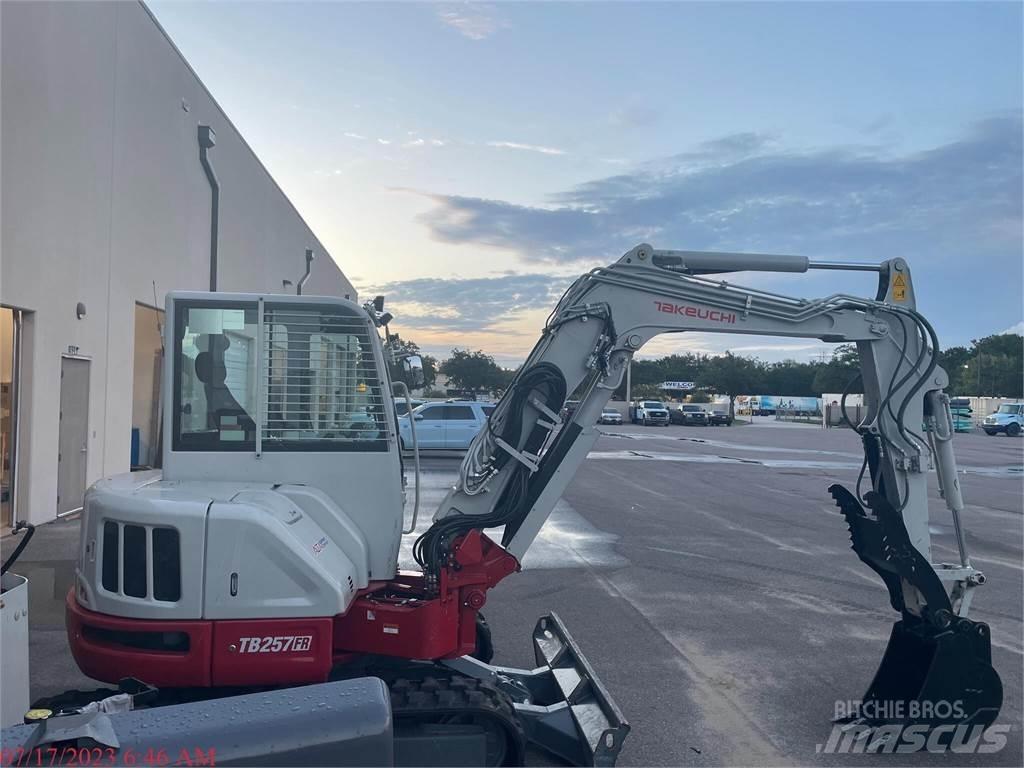Takeuchi TB257FR Pásové rýpadlá