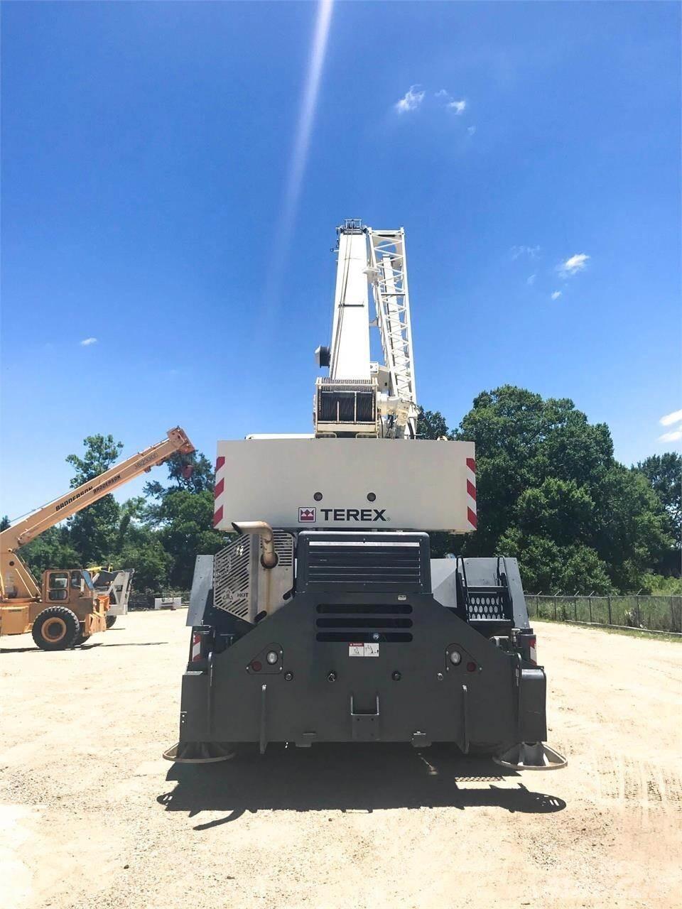 Terex RT670 Žeriavy pre ťažký terén