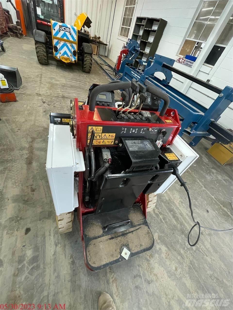 Toro E-DINGO 500 Šmykom riadené nakladače