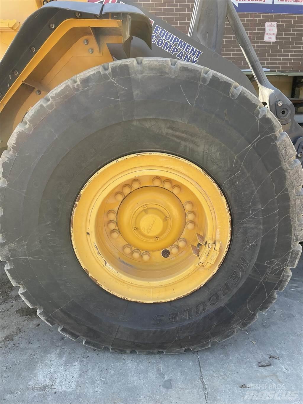 Volvo L110H Kolesové nakladače