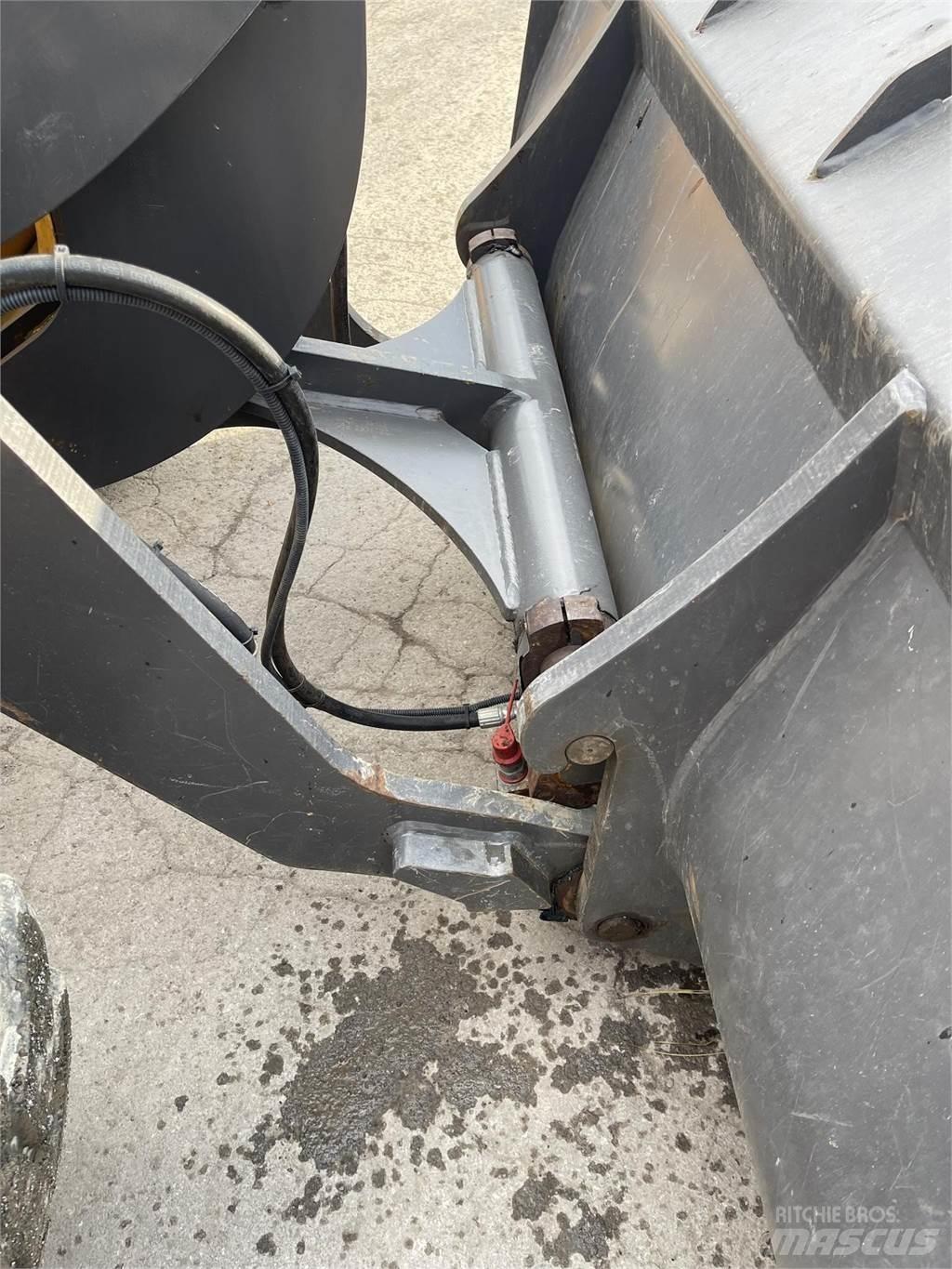 Volvo L30G Kolesové nakladače