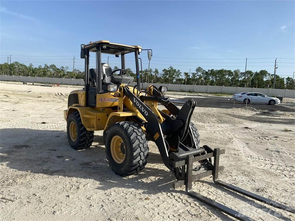 Volvo L30GS Kolesové nakladače