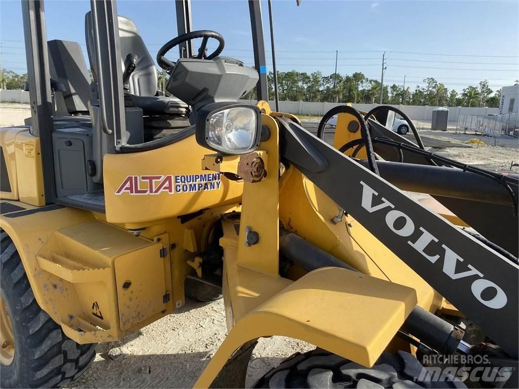 Volvo L30GS Kolesové nakladače
