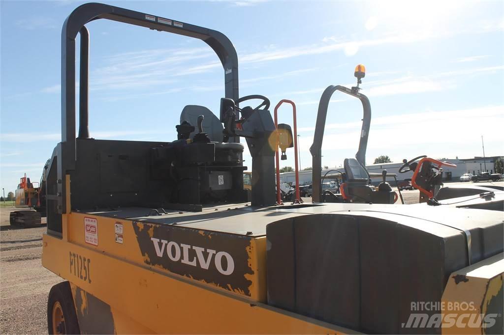 Volvo PT125C Pneumatikové valce