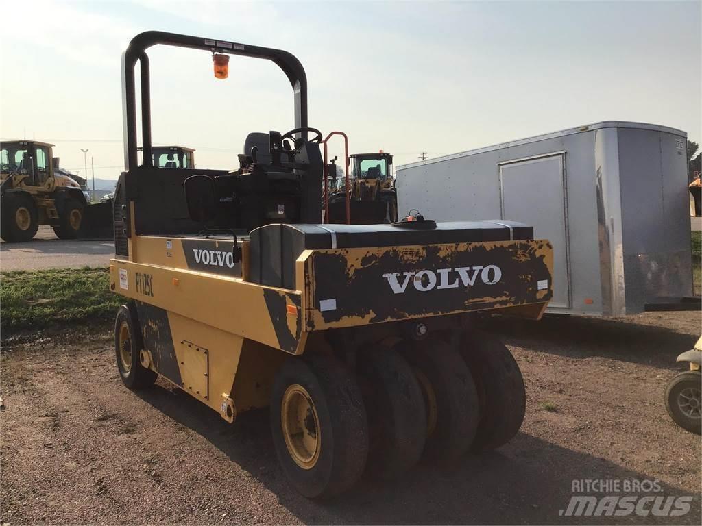 Volvo PT125C Pneumatikové valce