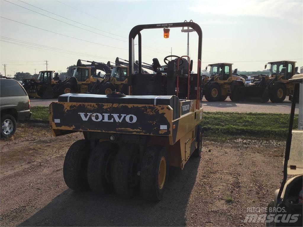 Volvo PT125C Pneumatikové valce