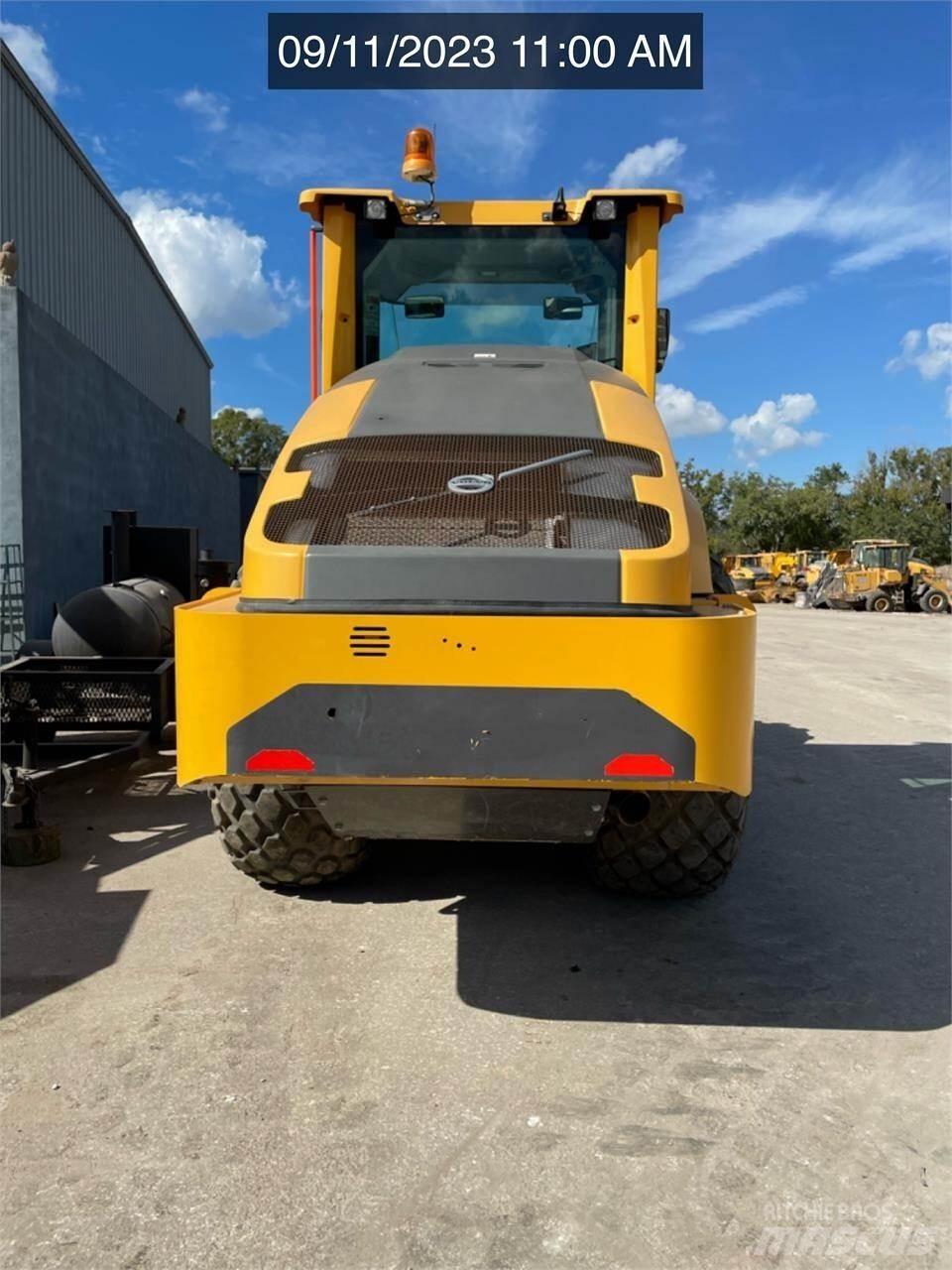 Volvo SD115B Tandemové valce