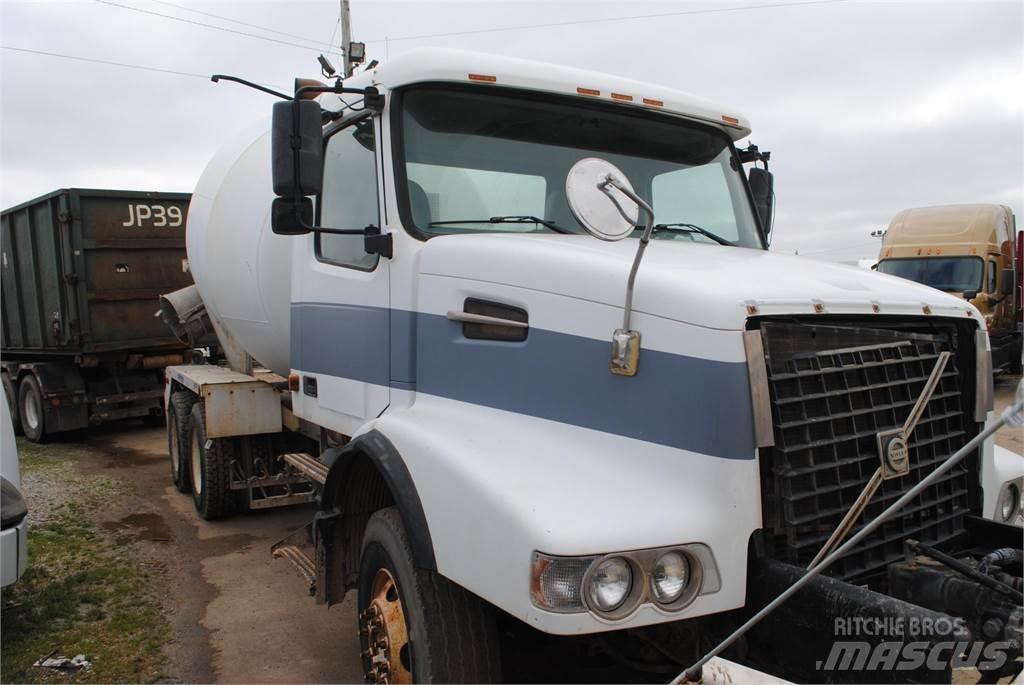 Volvo VHD64B200 Domiešavače betónu