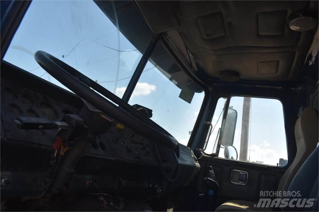 Volvo WG64T Sklápače
