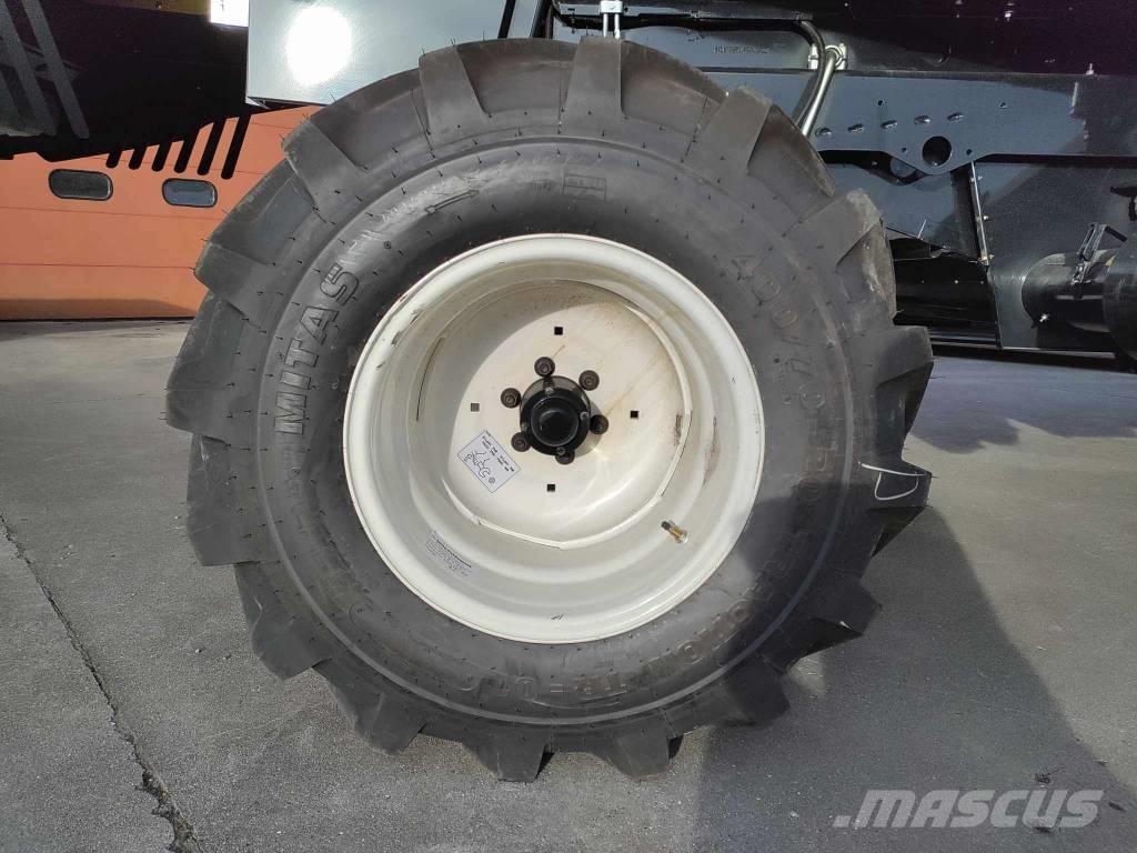 New Holland TC 5.90 Kombinované zberacie stroje