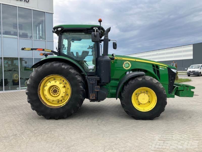 John Deere 8270 R Traktory