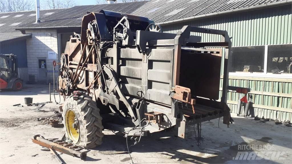 Fendt 12130N Traktory