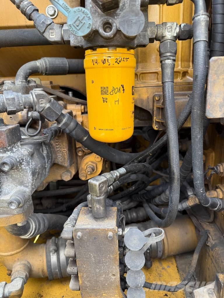 CAT 323 D L Pásové rýpadlá