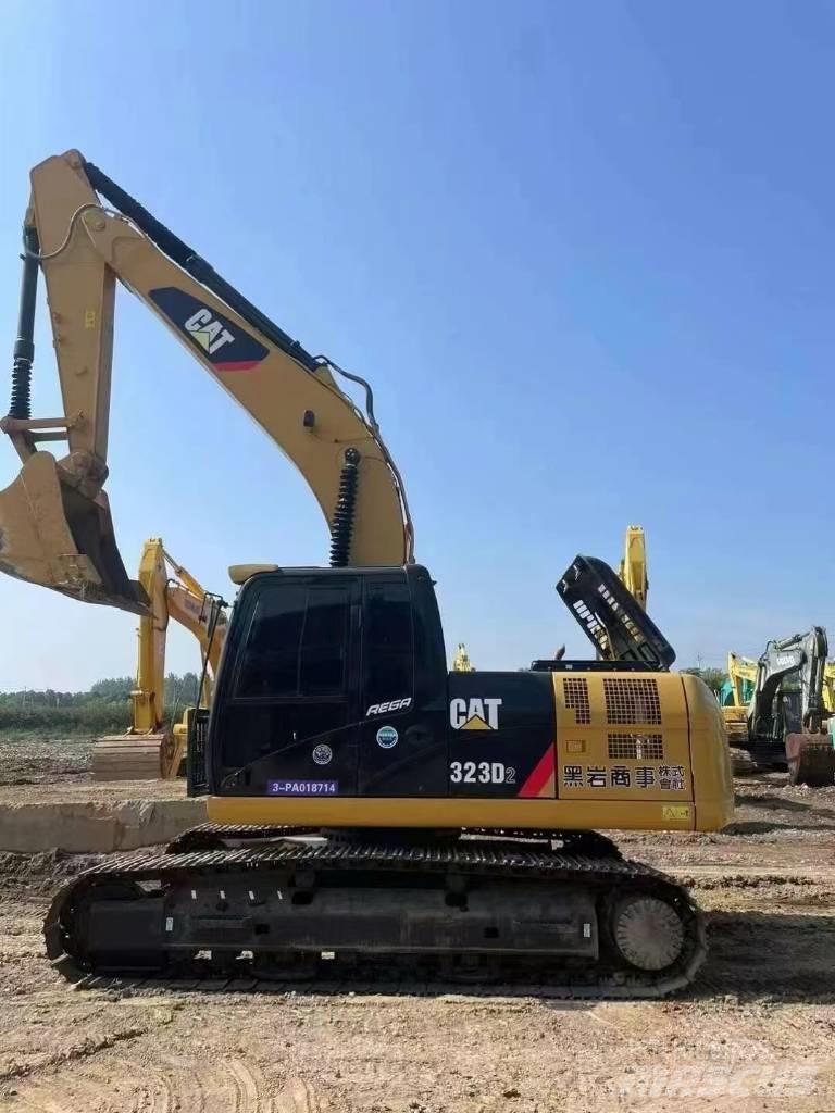 CAT 323D2 Pásové rýpadlá