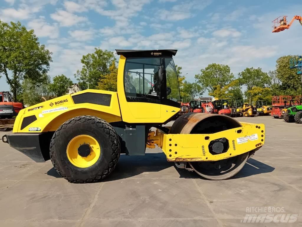 Bomag BW 213 D-5 Pôdne kompaktory
