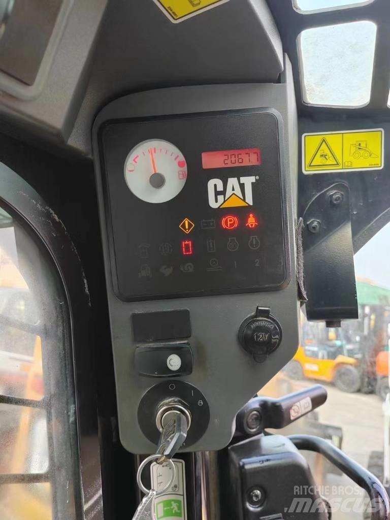 CAT 246 C Šmykom riadené nakladače