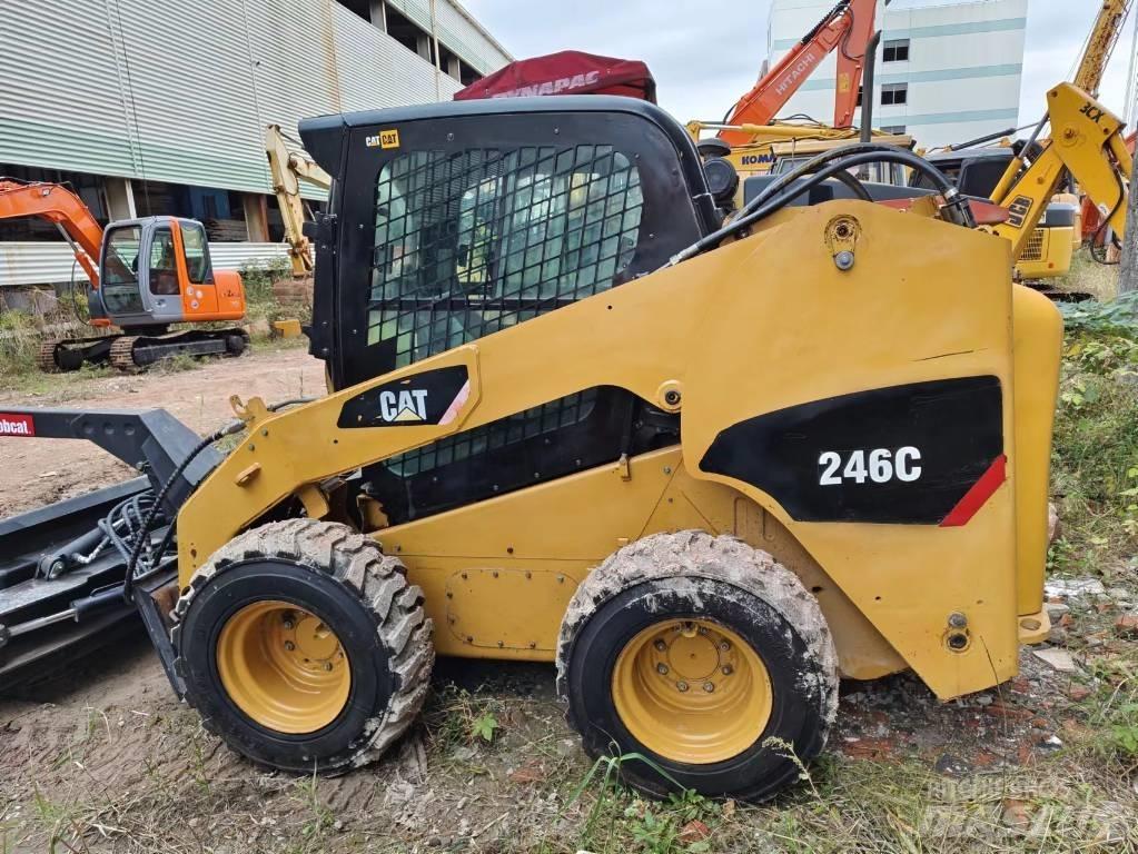 CAT 246C Šmykom riadené nakladače