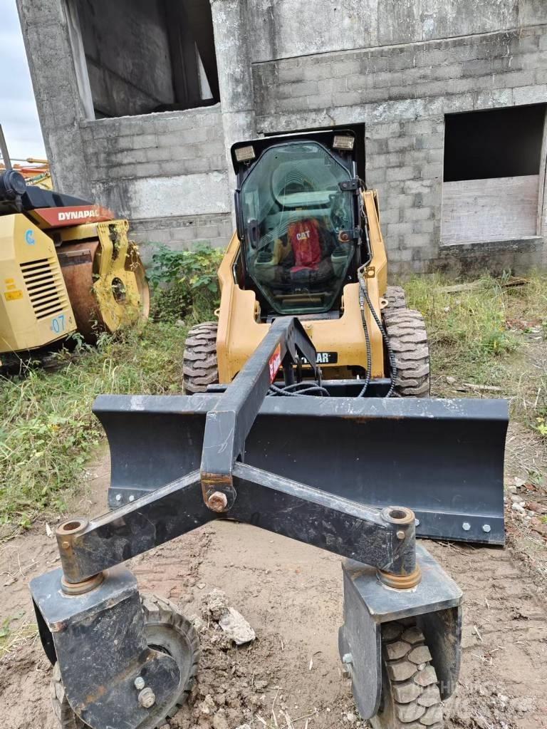 CAT 246C Šmykom riadené nakladače