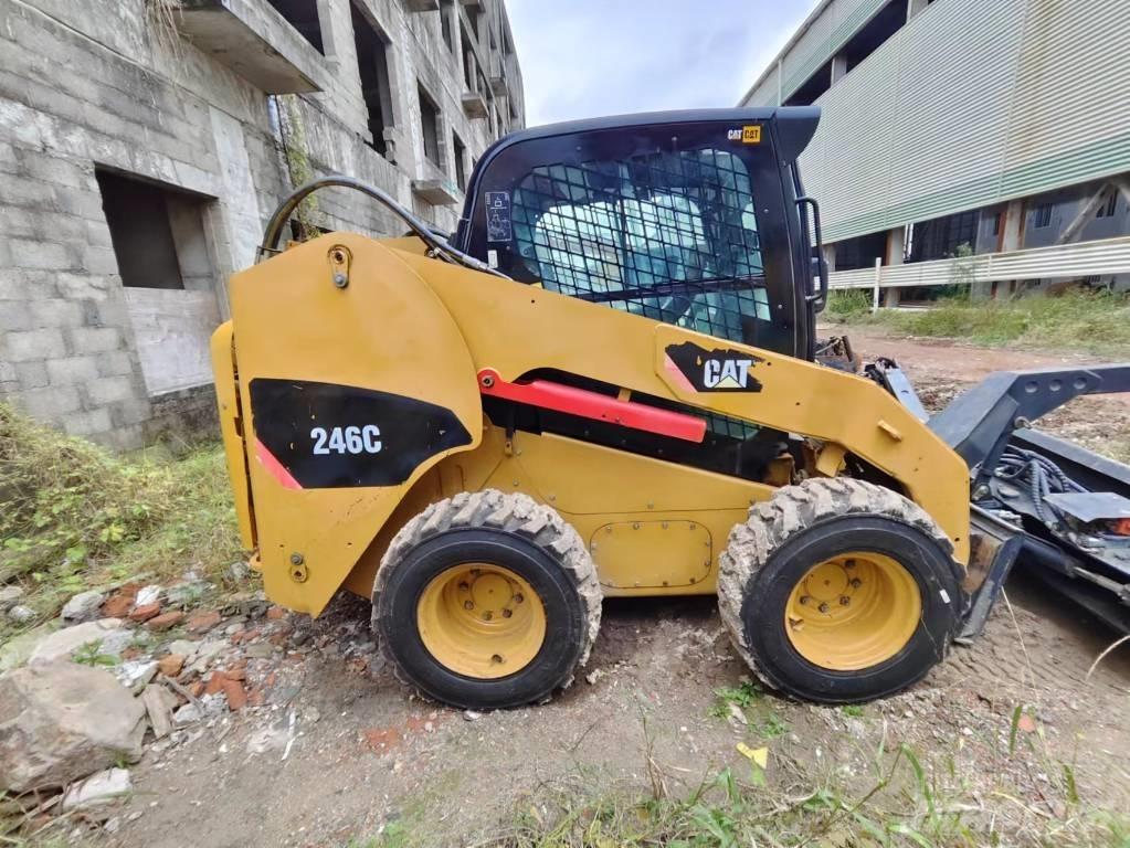 CAT 246C Šmykom riadené nakladače