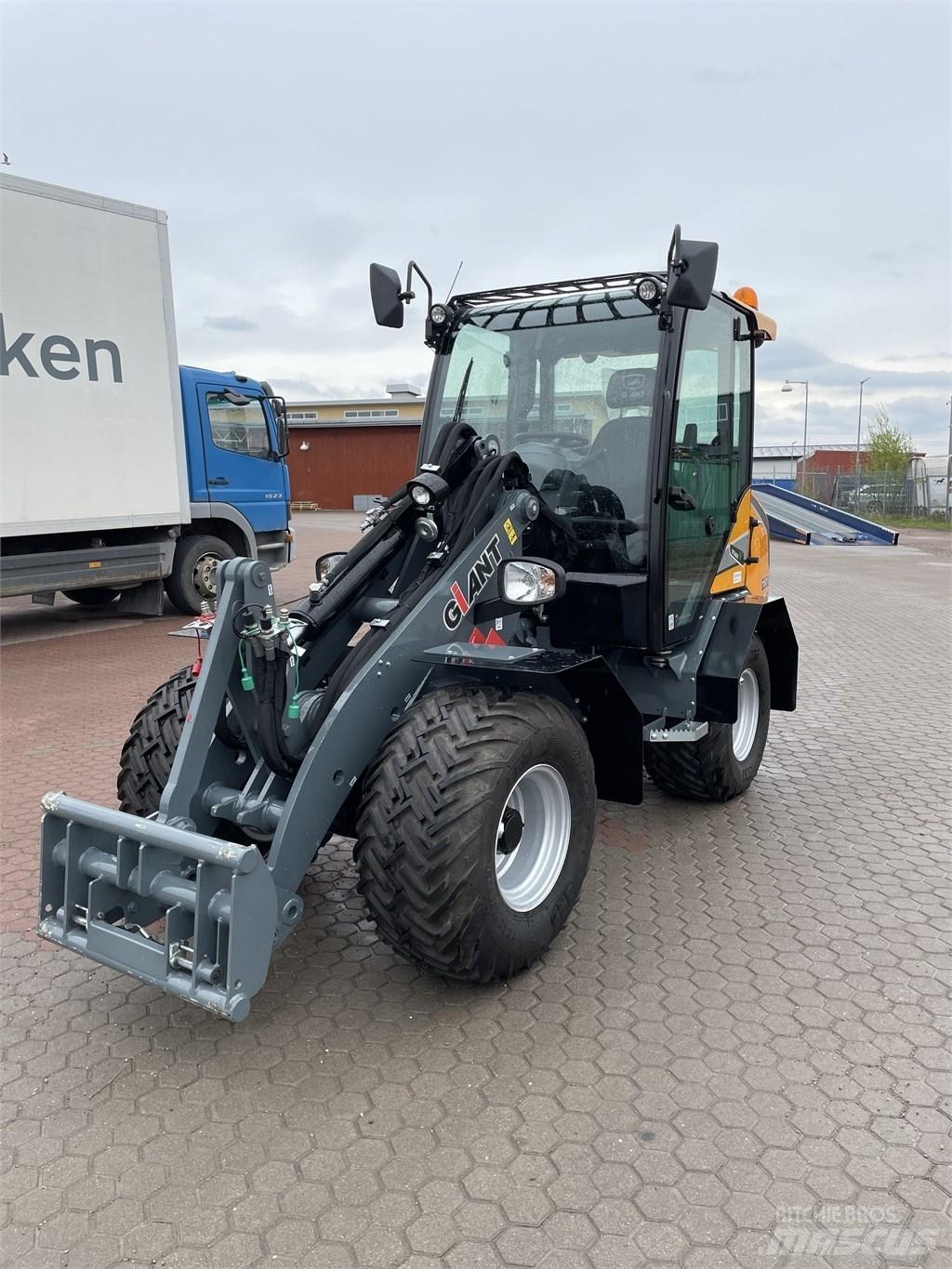 GiANT G3500 X-TRA Šmykom riadené nakladače