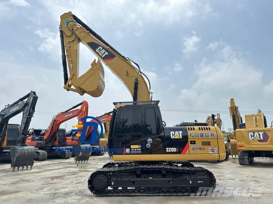 CAT 320 D2 Pásové rýpadlá
