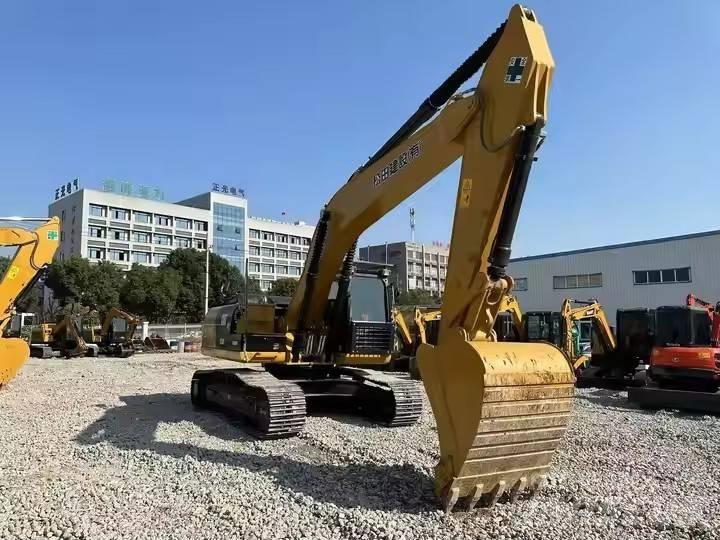 CAT CAT324D2 Pásové rýpadlá