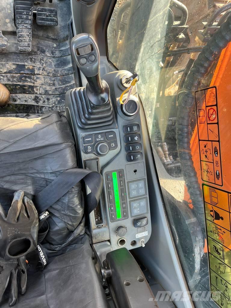 Doosan DX 225 Pásové rýpadlá