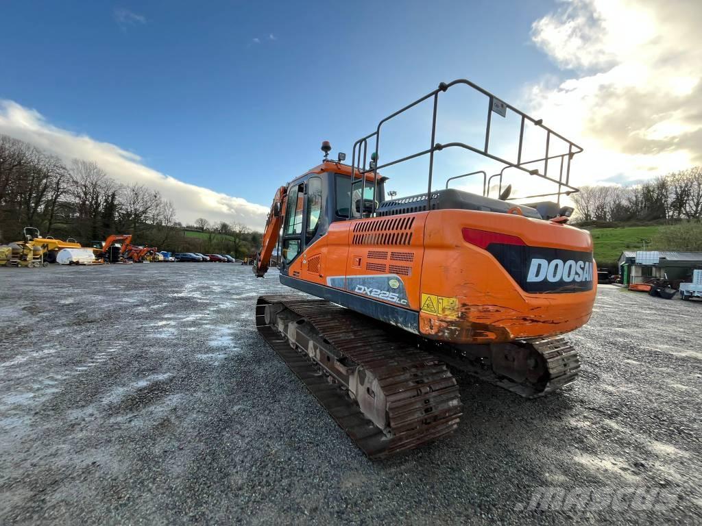 Doosan DX 225 Pásové rýpadlá