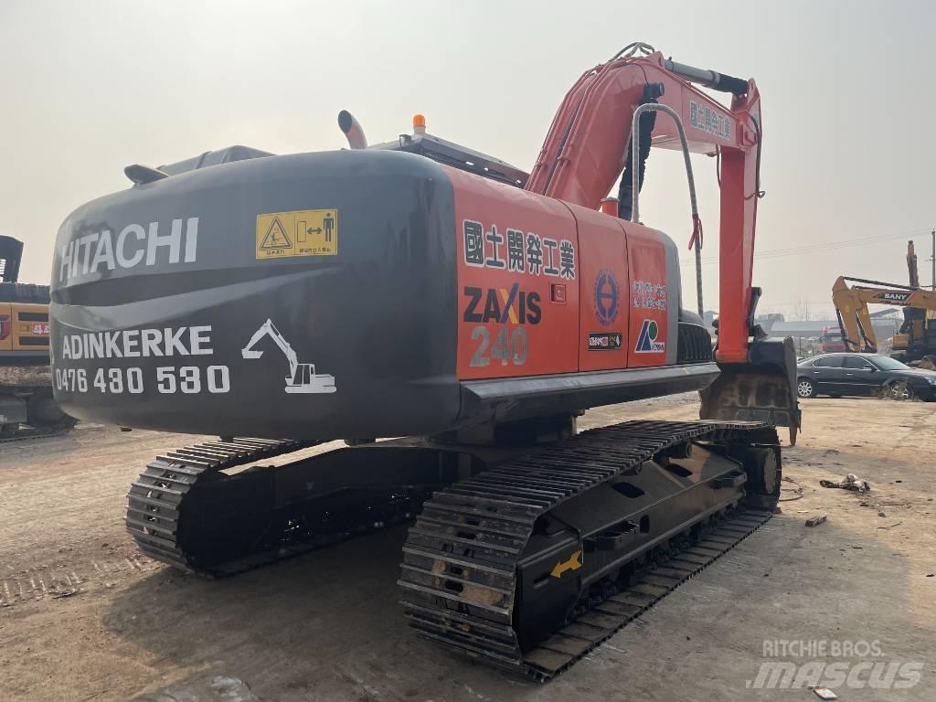 Hitachi 240 Midi rýpadlá 7 t - 12 t