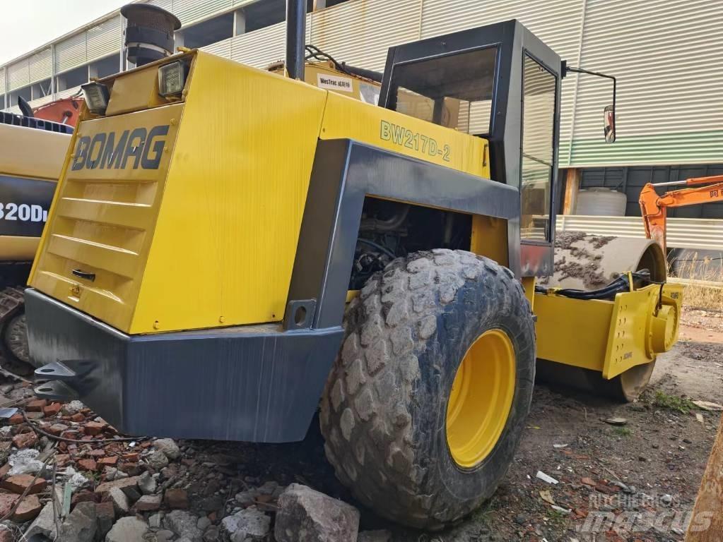 Bomag BW 217 Ťahačové valce