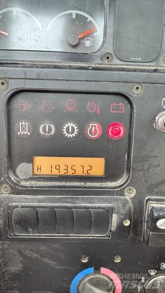 CAT D 6 N LGP Pásové dozéry