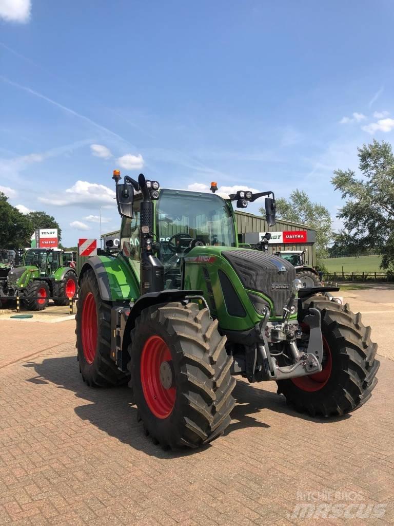 Fendt 718 Vario Traktory
