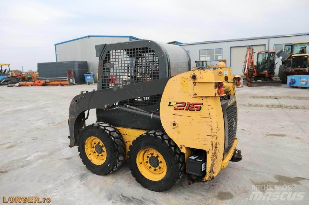 New Holland L 215 Šmykom riadené nakladače